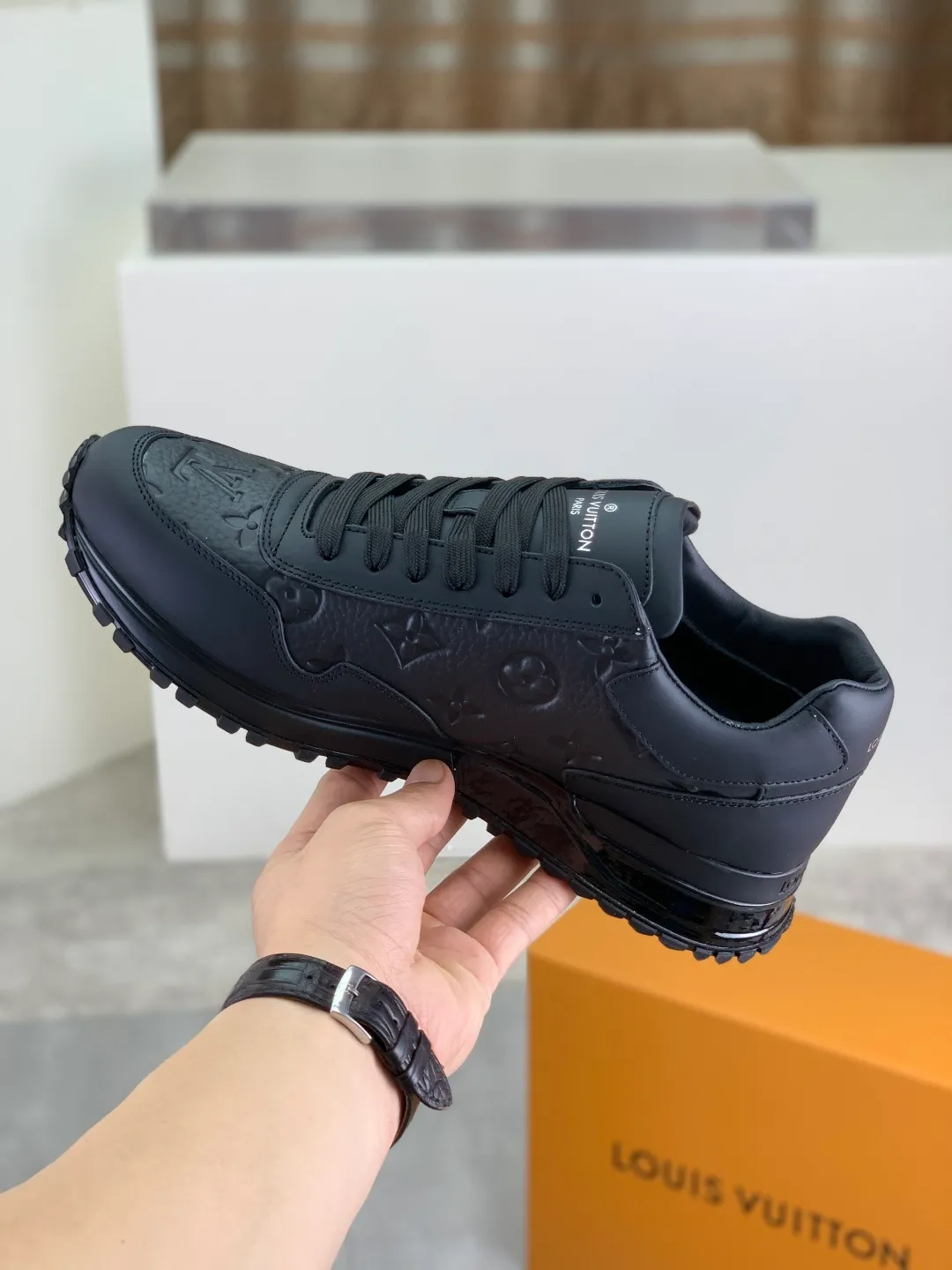 Men's men's shoes 💰P680 new style 💶[LOUIS VUITTON] (original order) new style 🍀LV Louis Vuitton * - top version of LV classic trendy shoes! Made of imported original cowhide and water-dyed cowhide lining. The latest original wear-resistant rubber combination outsole! High quality products! Multiple colors available, code number: 38-44 (45 46 customized)